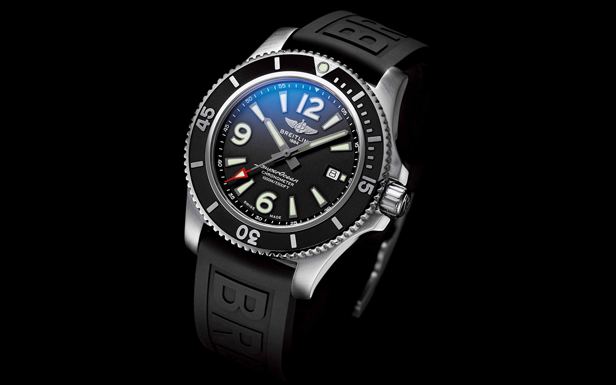 Superocean 44 with black dial and black Diver Pro III rubber strap fx