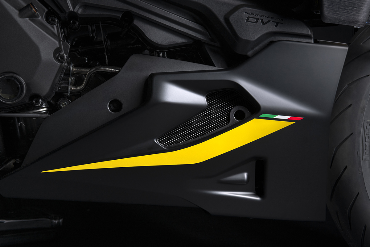 Ducati Diavel 1260 S Black and Steel quilla fx