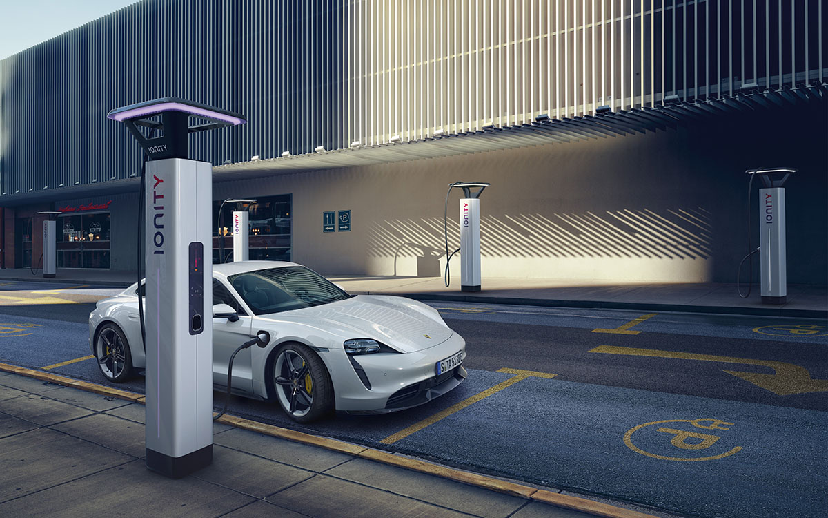 Porsche Taycan S charging fx