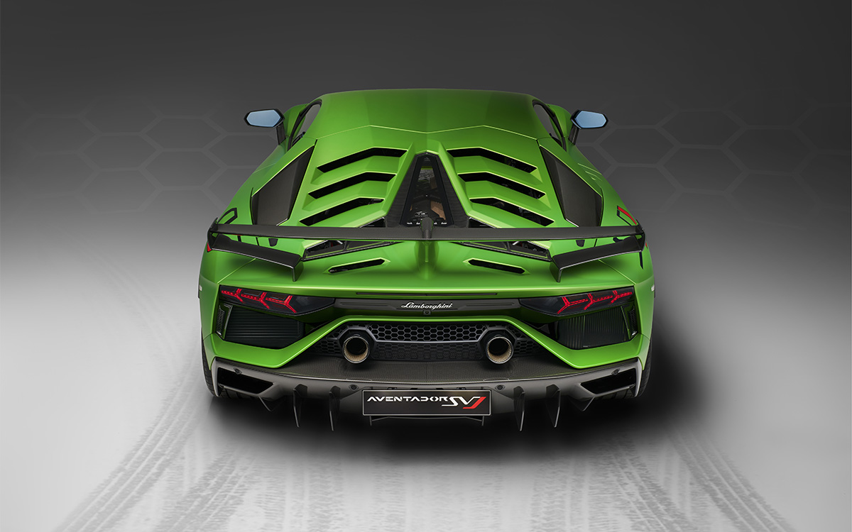 Lamborghini Aventador SVJ trasera fx