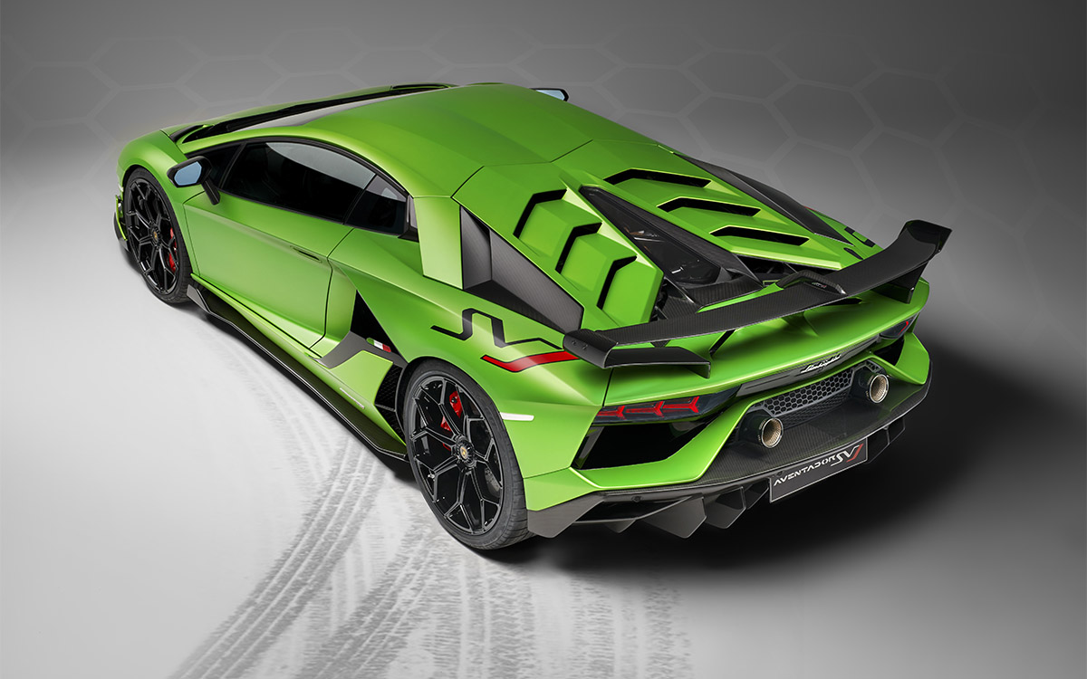 Lamborghini Aventador SVJ trasera lateral fx