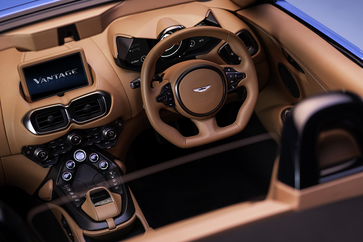 Aston Martin Vantage Roadster interior aerea fx