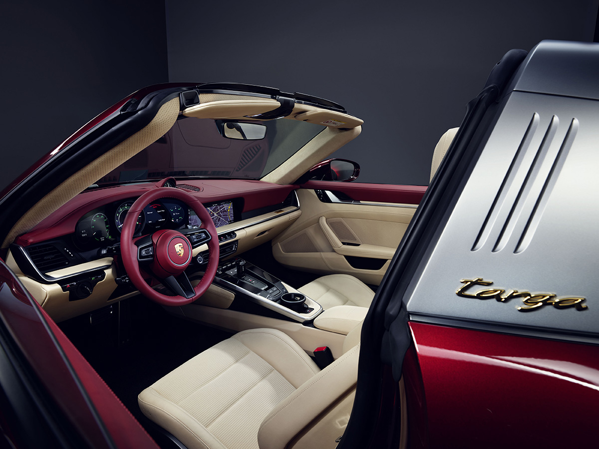 911 Targa 4S Heritage Design Edition interior fx
