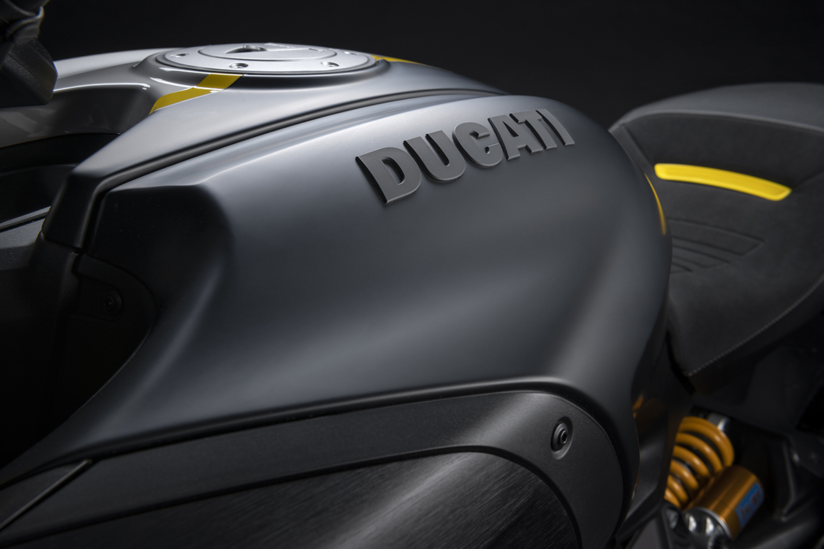 Ducati Diavel 1260 S Black and Steel deposito 3 4 fx
