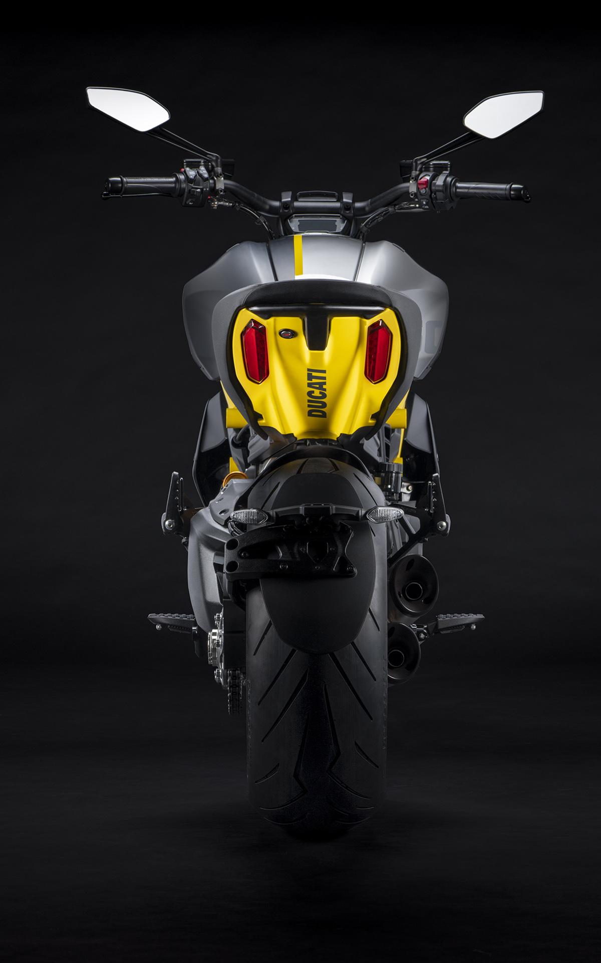 Ducati Diavel 1260 S Black and Steel trasera fx