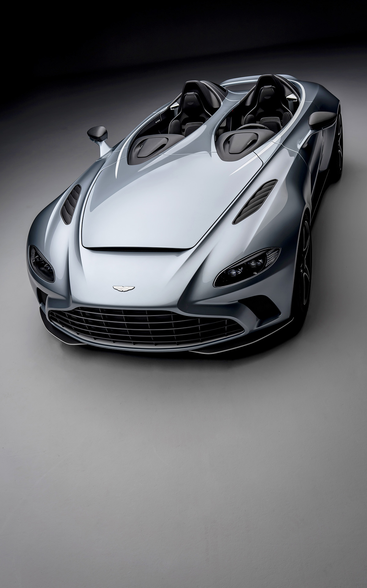 Aston Martin V12 Speedster 3 4 frente vertical fx