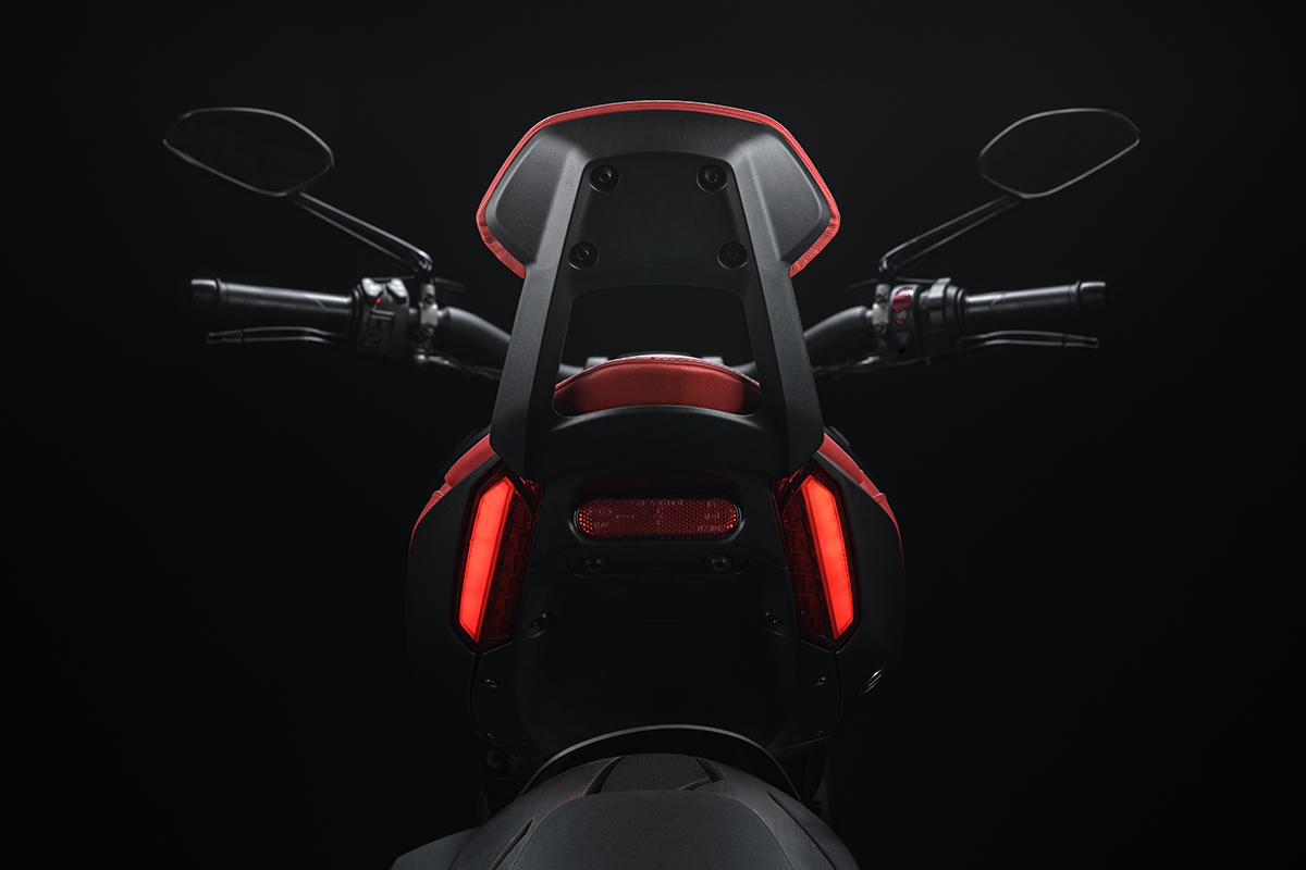 Ducati XDiavel Nera trasera piso fx