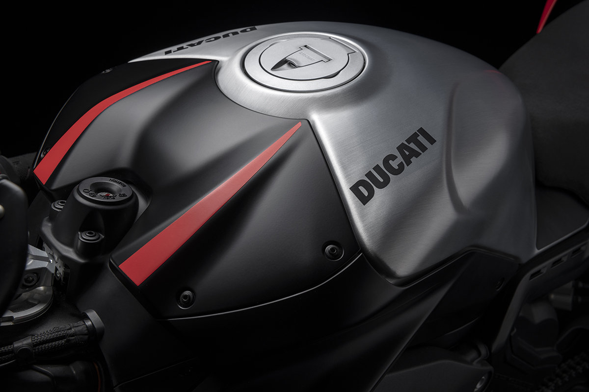 Ducati Panigale V4 SP2 deposito 2 fx