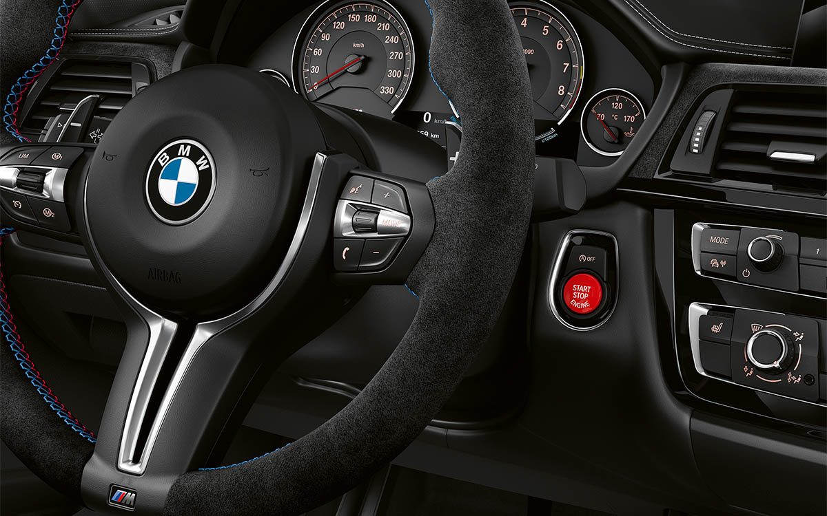 BMW M3 CS Detalle volante fx