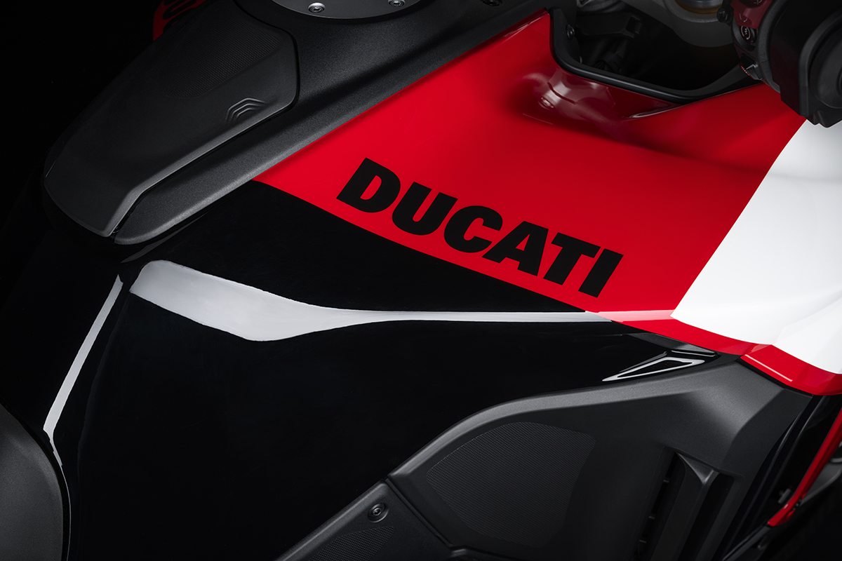 Ducati Multistrada V4 Pikes Peak logo deposito fx