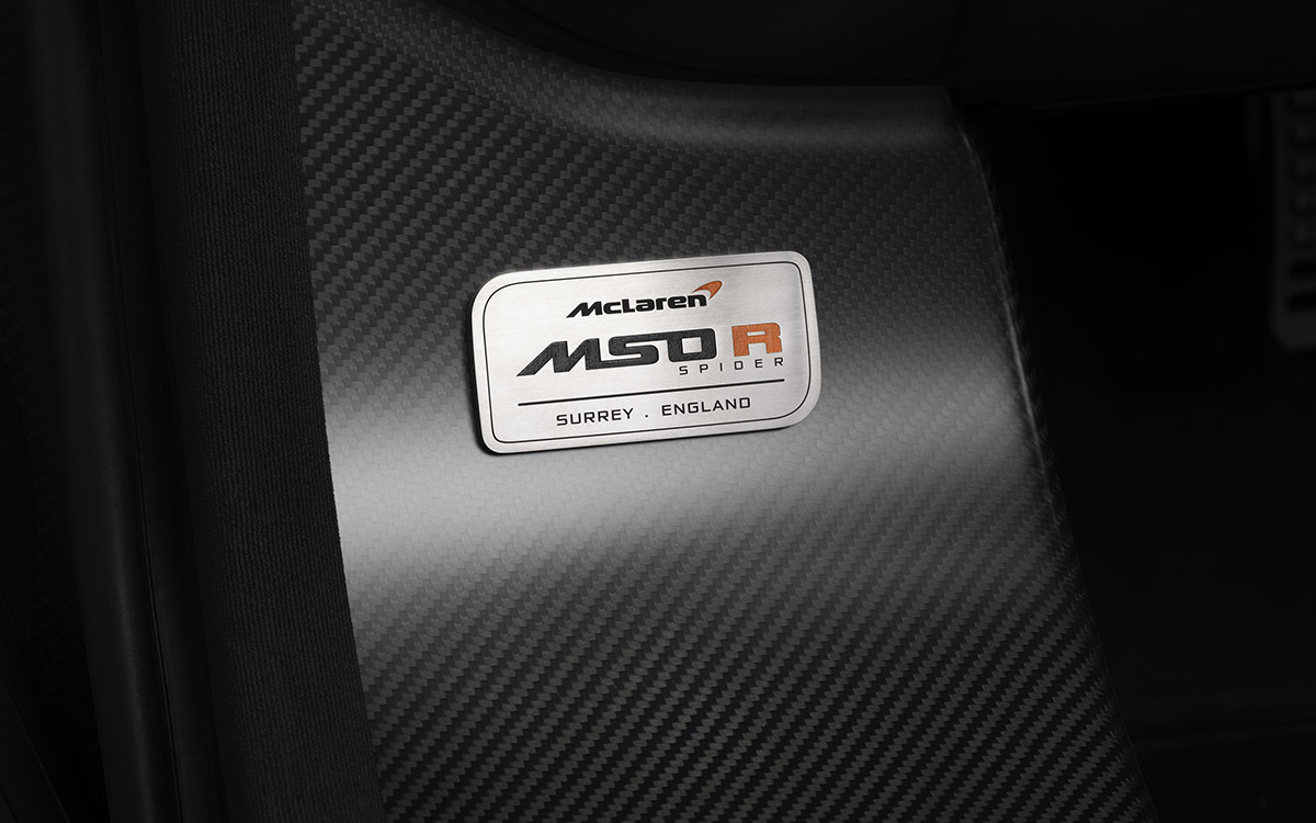 McLaren MSO R detalle logo fx