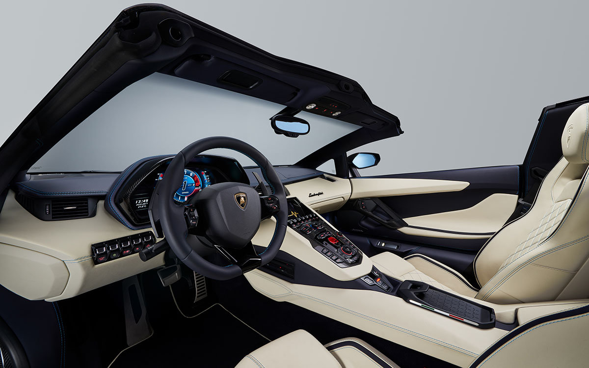 Aventador S Roadster interior volante fx